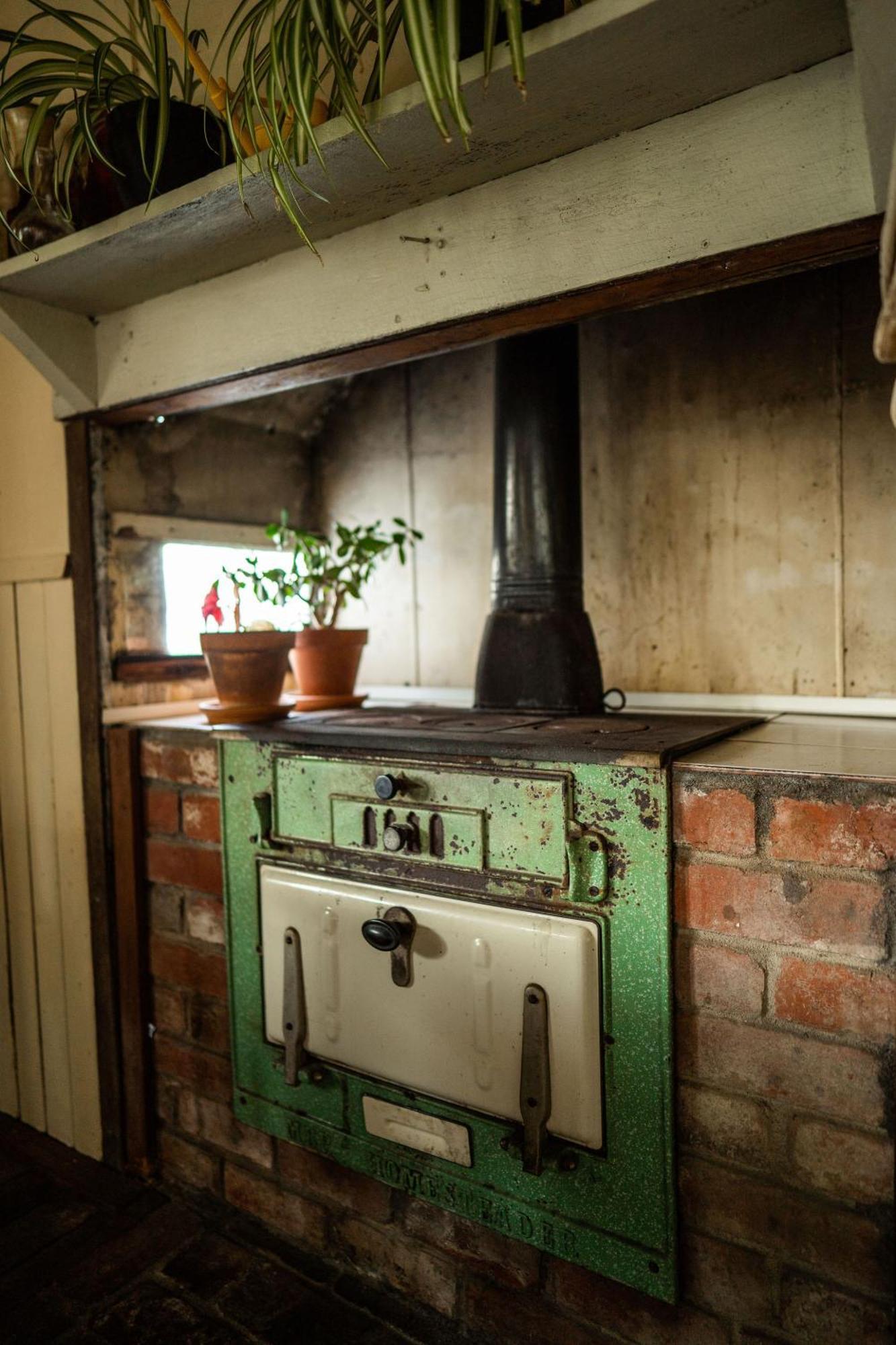 Cosy Farmstay: Green Cabin At Whispering Woods Beedelup Kültér fotó