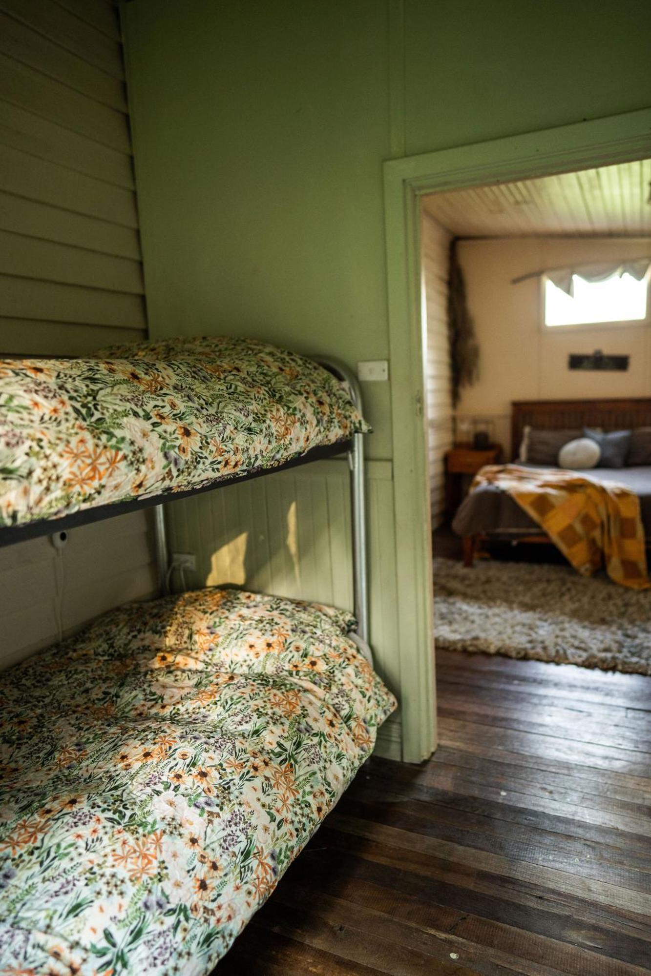 Cosy Farmstay: Green Cabin At Whispering Woods Beedelup Kültér fotó